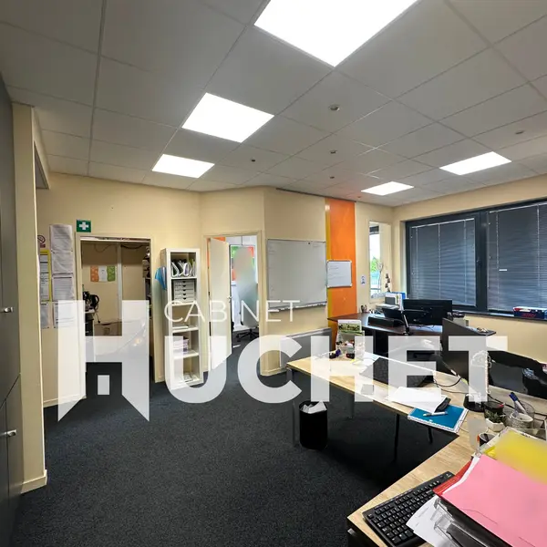 A Louer bureaux de 65 m2 avec parking CAEN 