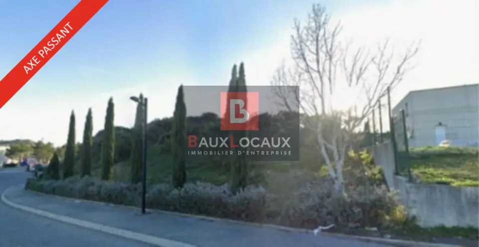 A LOUER  LOCAUX COMMERCIAUX / BUREAUX  LES ANGLES (30)