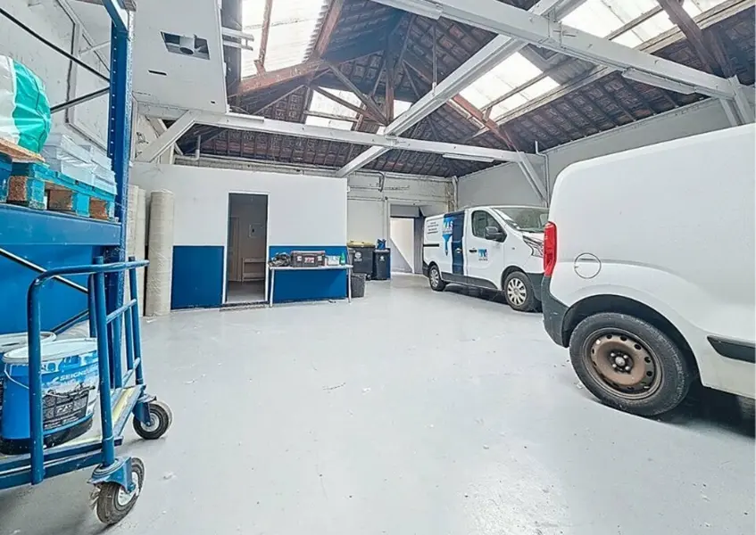 A vendre local d'activité d'environ 220m² en centre-ville 