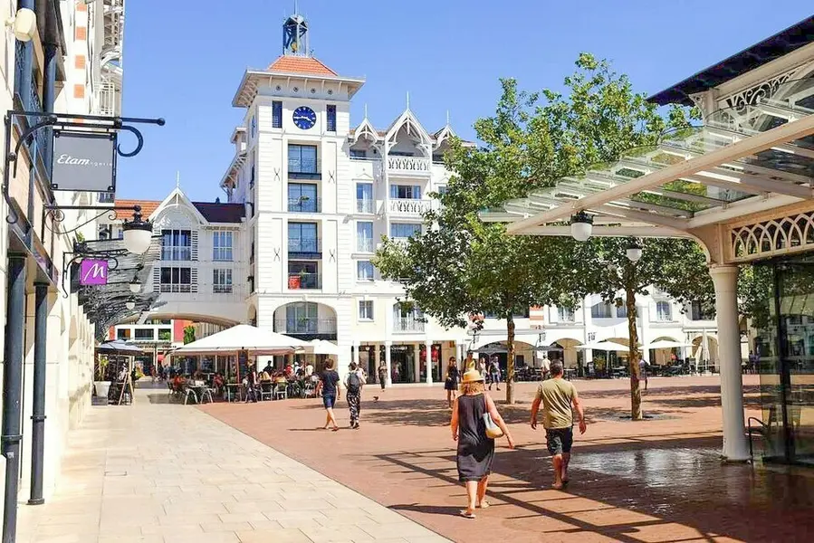 Arcachon - Centre-Villle - Local Commercial - Location Pure - 87m2