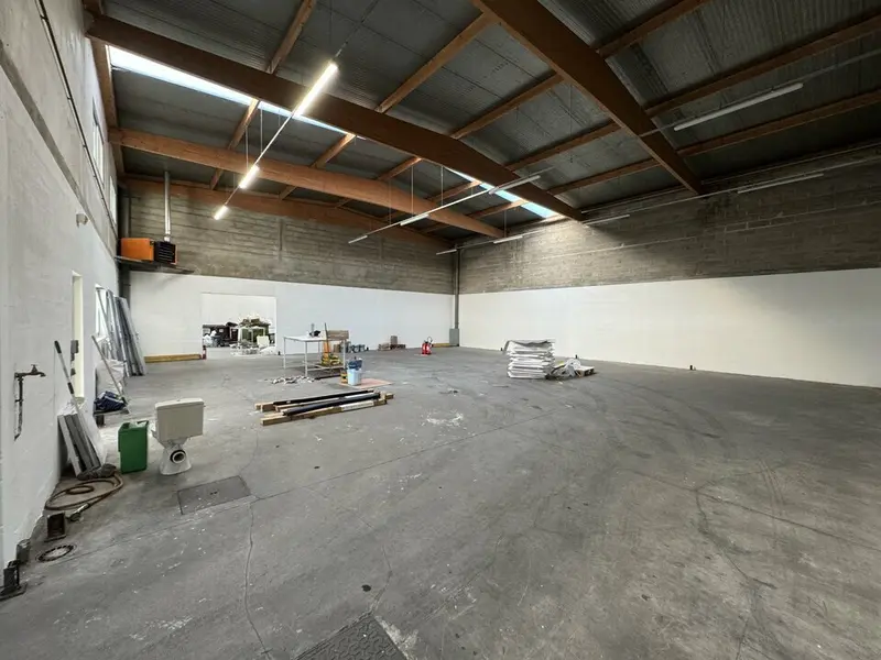 LOCAUX D'ACTIVITES A LOUER