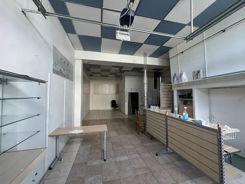 Petite surface à la vente !