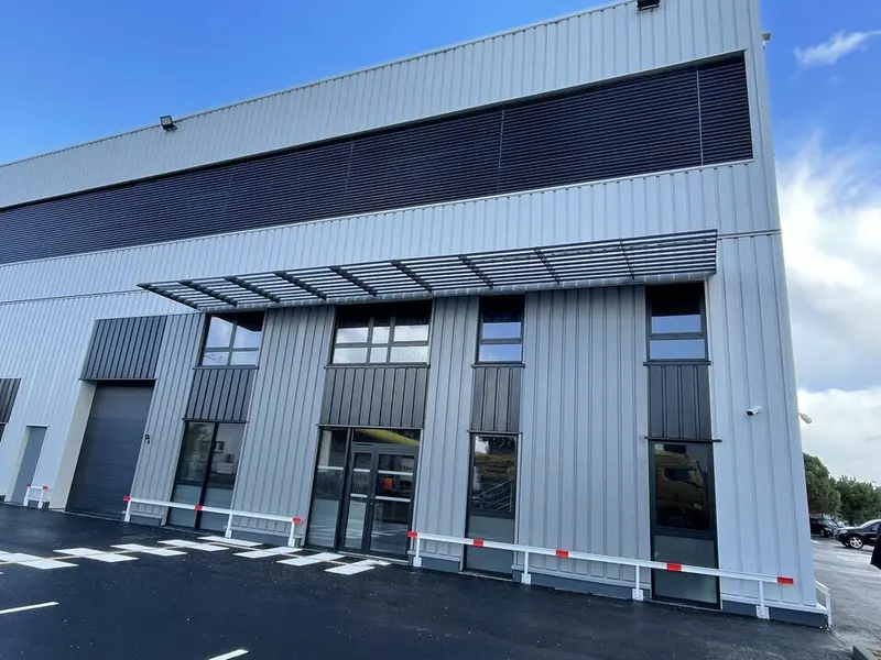 À LOUER  LOCAL DACTIVITÉS NEUF - LORMONT