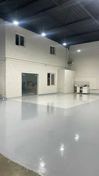 Local d'activité traversant