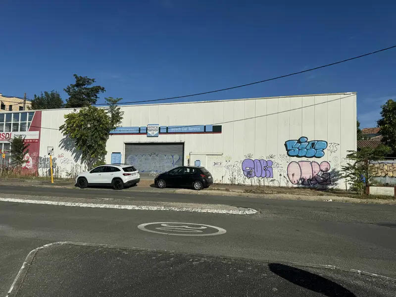 Bègles - Zone Commerciale - Local Commercial - 250m2 - Location Pure 