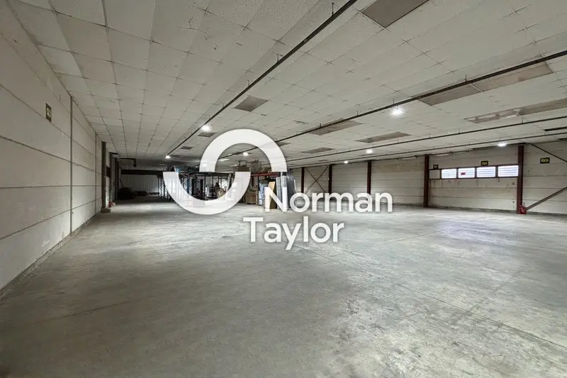 Local d'activité de 1000m2 a louer sur Montpellier OUEST 