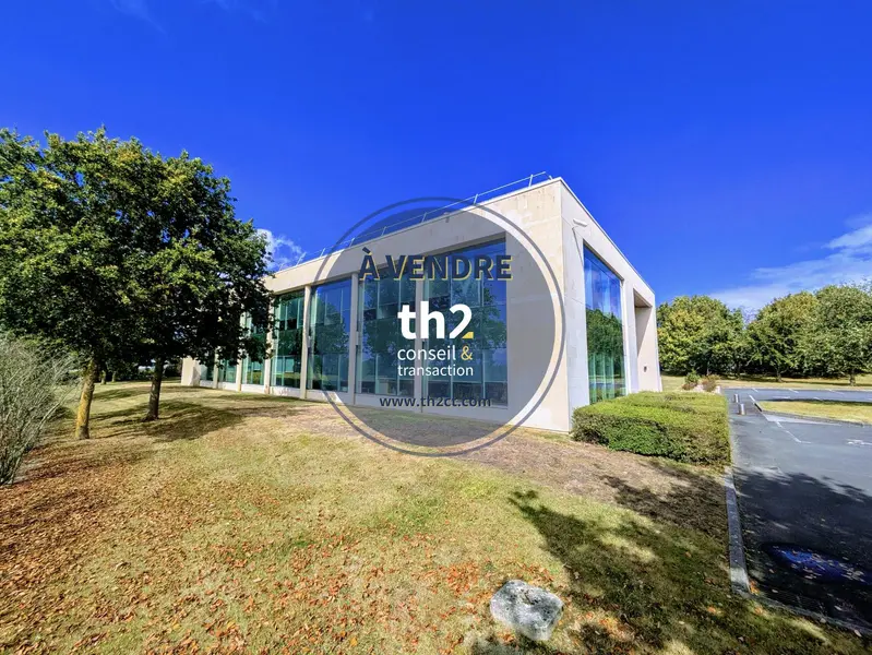 IMMEUBLE DE BUREAUX INDÉPENDANT