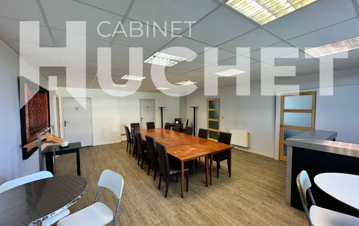 14. Caen sud - A Louer bureaux en R+1 de 440 m2, très grand 