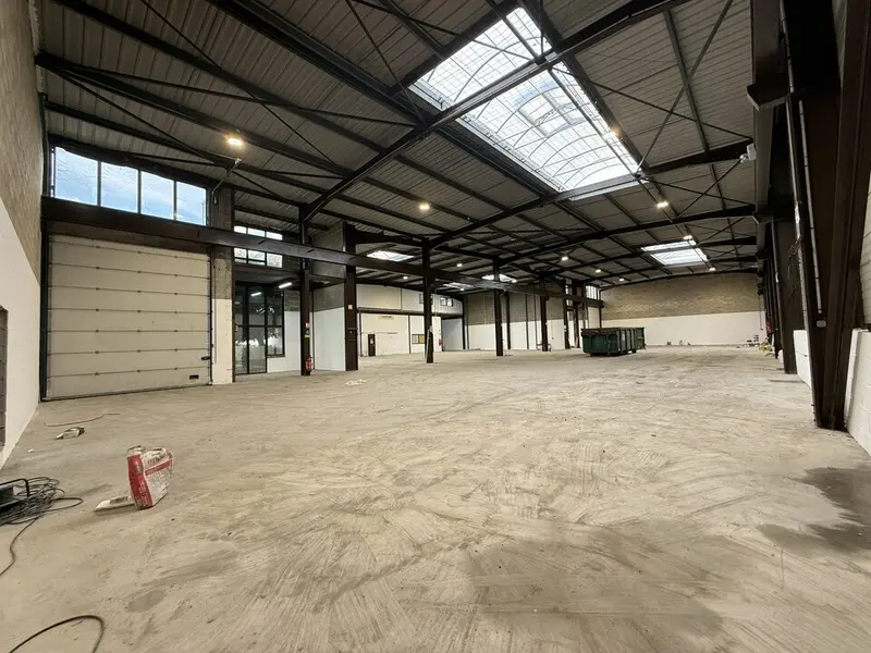 Local d'activités rénové à louer