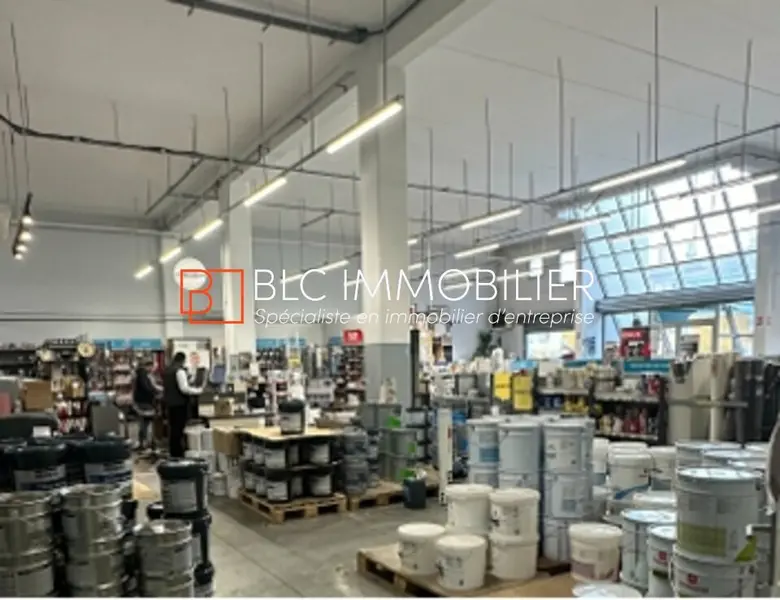 LOCAL COMMERCIAL STANDING A LOUER 13400 AUBAGNE