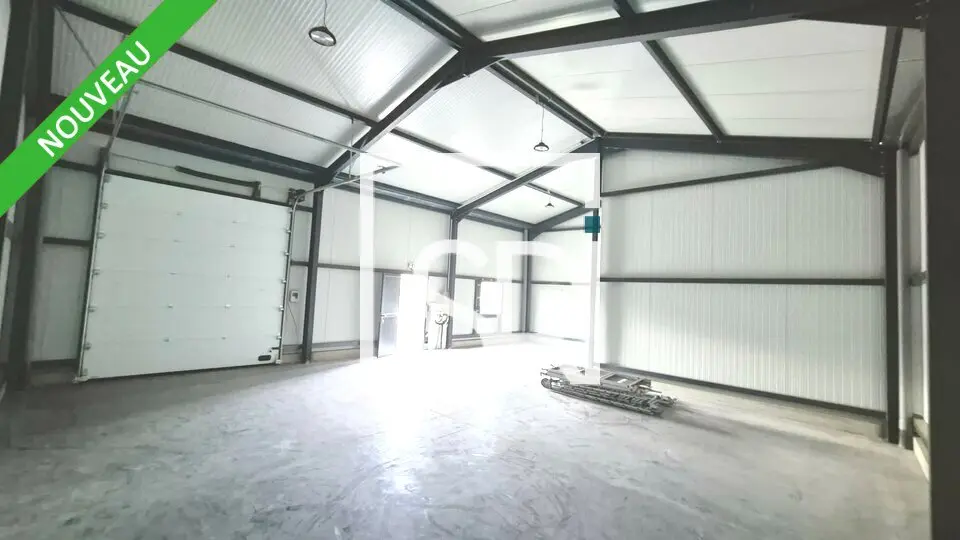A louer Entrepôt 110m² Le Cheix