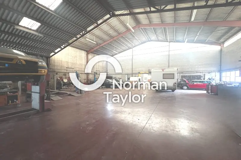 A vendre Locaux d'activité 460m² Perpignan