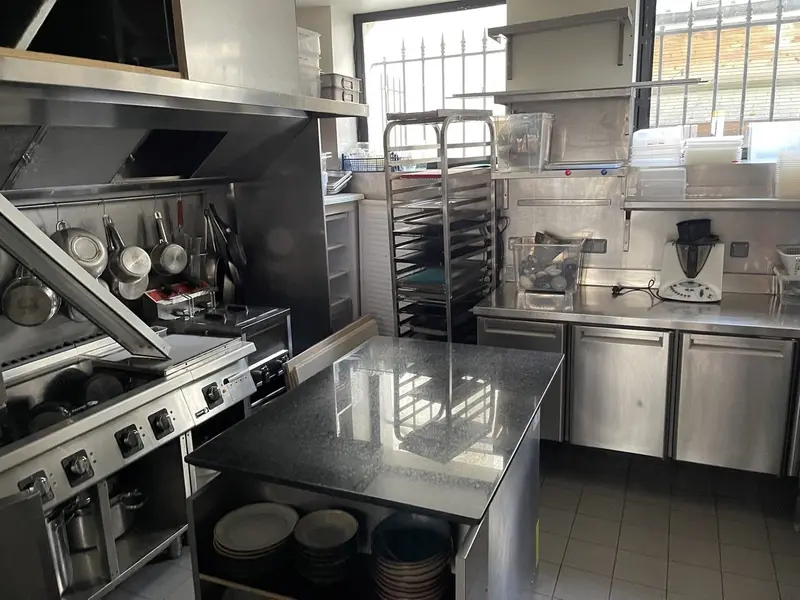 Restaurant avec extraction 400 - 28 couverts - Terrasse estivale