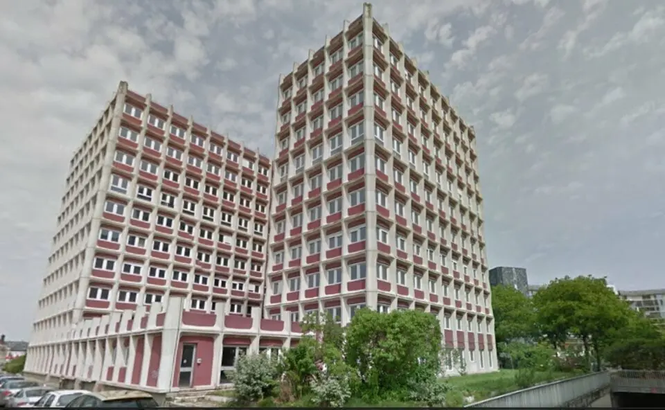 IMMEUBLE DE BUREAUX EXCELLEMENT PLACE PRES DU CENTRE SAINT SEVER.