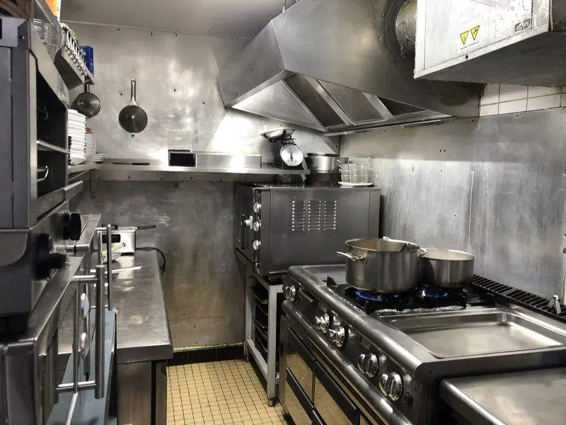 Paris 12 - Belle brasserie - beau linéaire