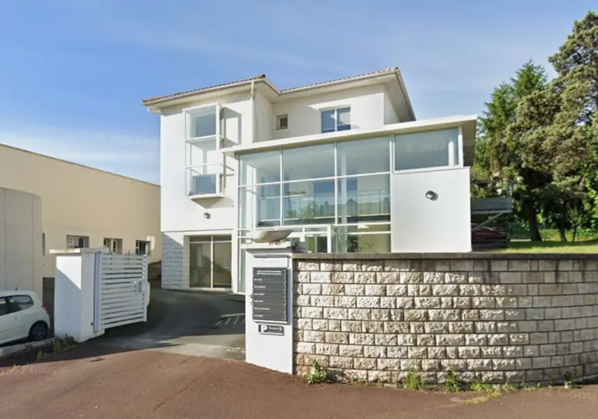 IMMEUBLE DE BUREAUX A VENDRE - SAINTES 