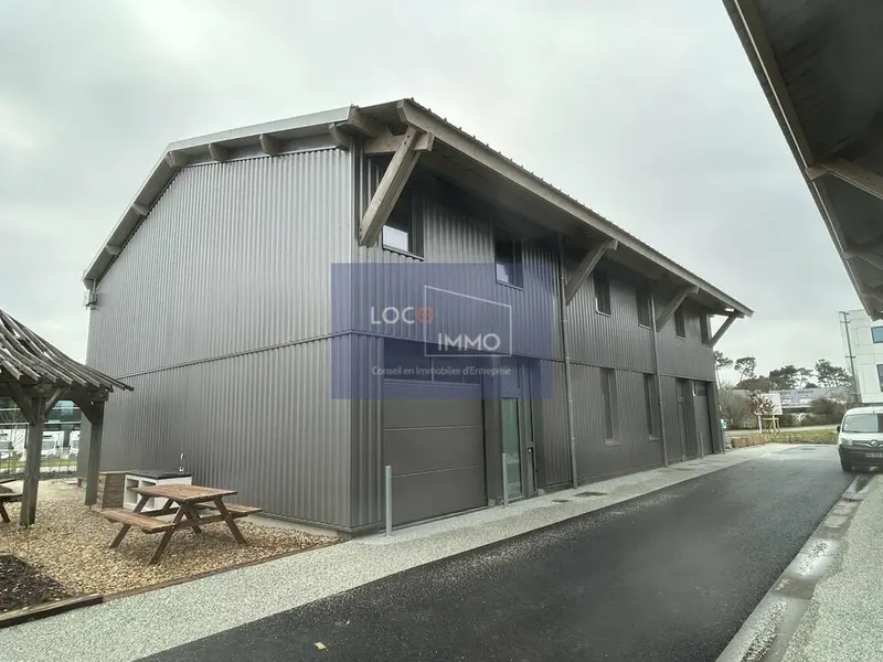 A vendre Locaux d'activité 229.5m² Le Haillan