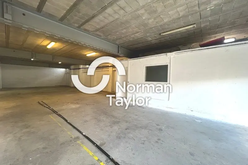 A louer Locaux d'activité 200m² Laroque-des-Albères