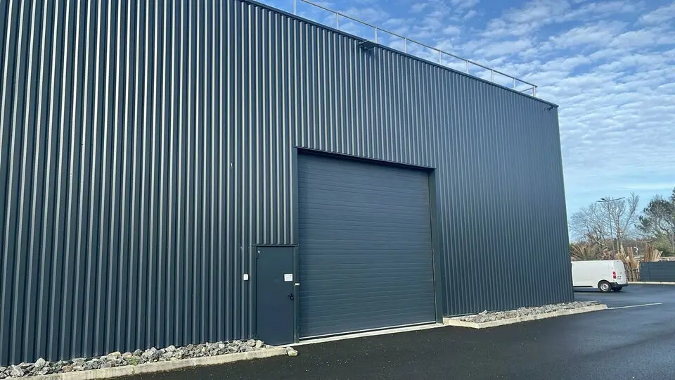 Lacanau - Zone Industrielle - Entrepôt - Location Pure - 419m2  