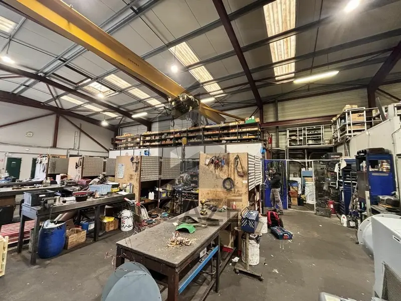 Bâtiment indépendant - PROCHE PONT CHABAN DELMAS