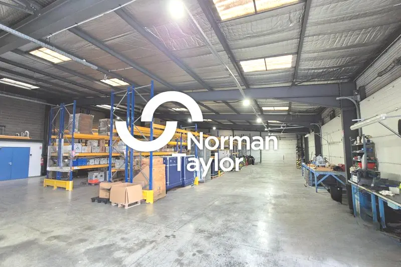 A louer Locaux d'activité 1000m² Mèze