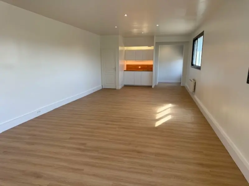 Bureau à louer - Fontenay-Trésigny (77610) - 90 m² - 800 €/mois