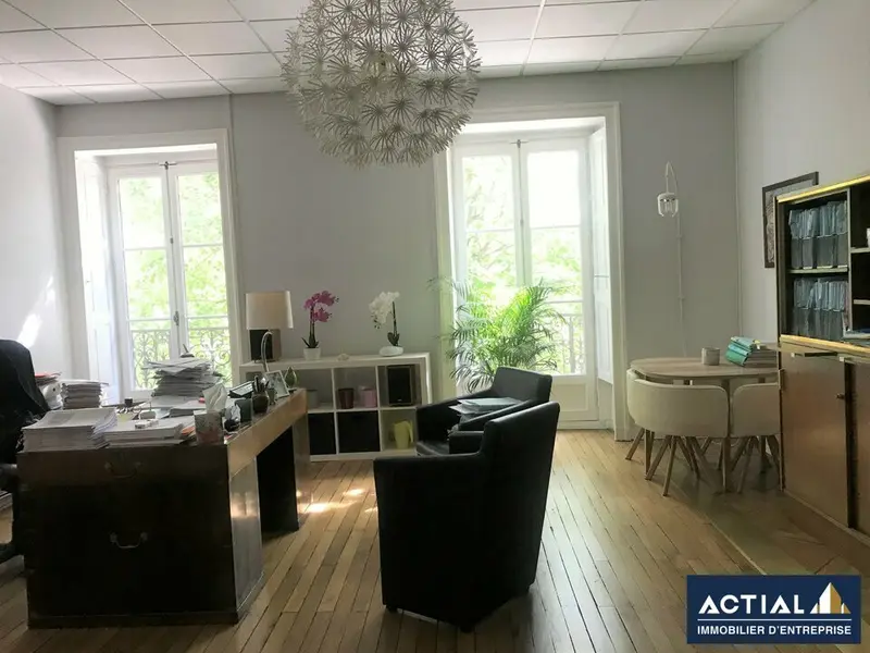 Bureau à louer - Nantes (44000) - 238 m² - 4 162 €/mois