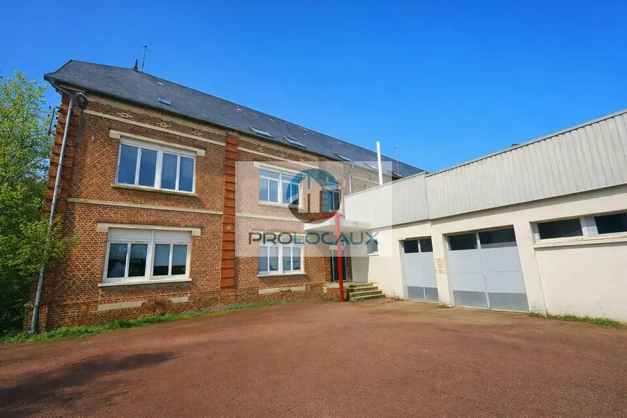A vendre Locaux d'activité 10650m² Moliens