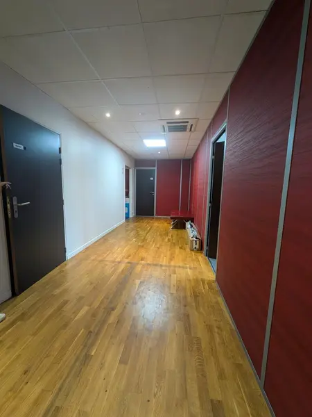 A louer Bureaux 96m² Saint-Aubin-sur-Gaillon