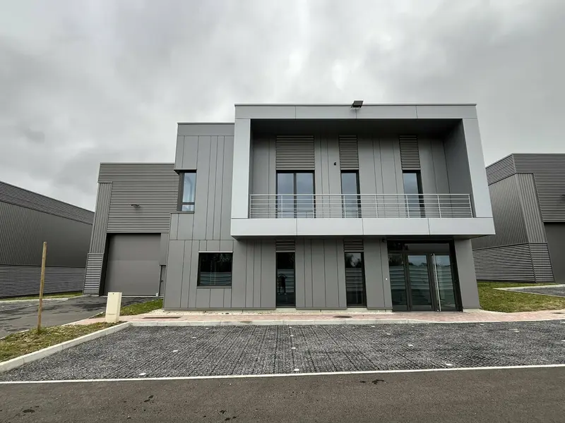 LOCAUX D'ACTIVITES NEUFS A VENDRE DISPONIBLE IMMEDIATEMENT