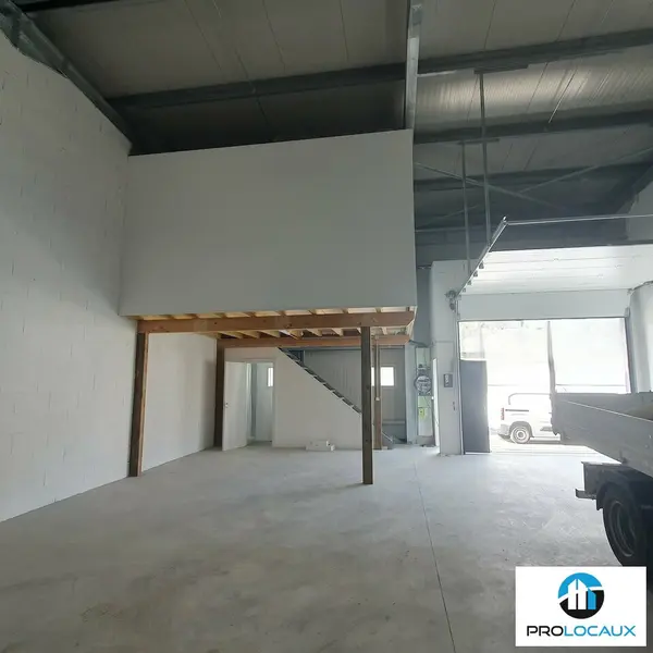 A louer Locaux d'activité 148.5m² Veurey-Voroize