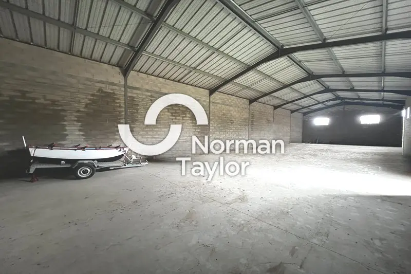 A louer Locaux d'activité 300m² Boule-d'Amont