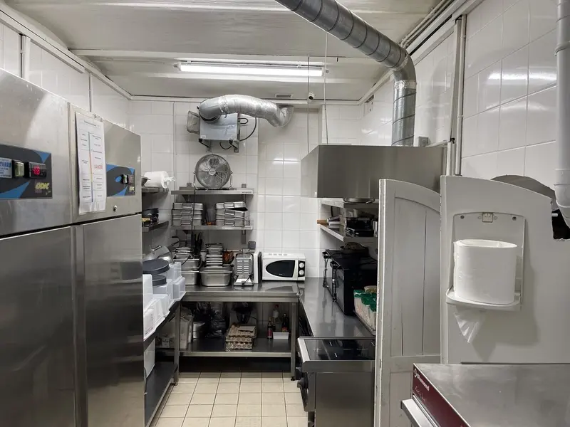 PARIS 9ème - quartier Trinité - tout petit loyer - Restauration rapide