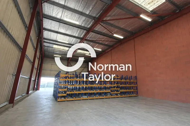 Entrepôt / Activité à louer - Bouzigues (34140) - 300 m² - 4 000 €/mois