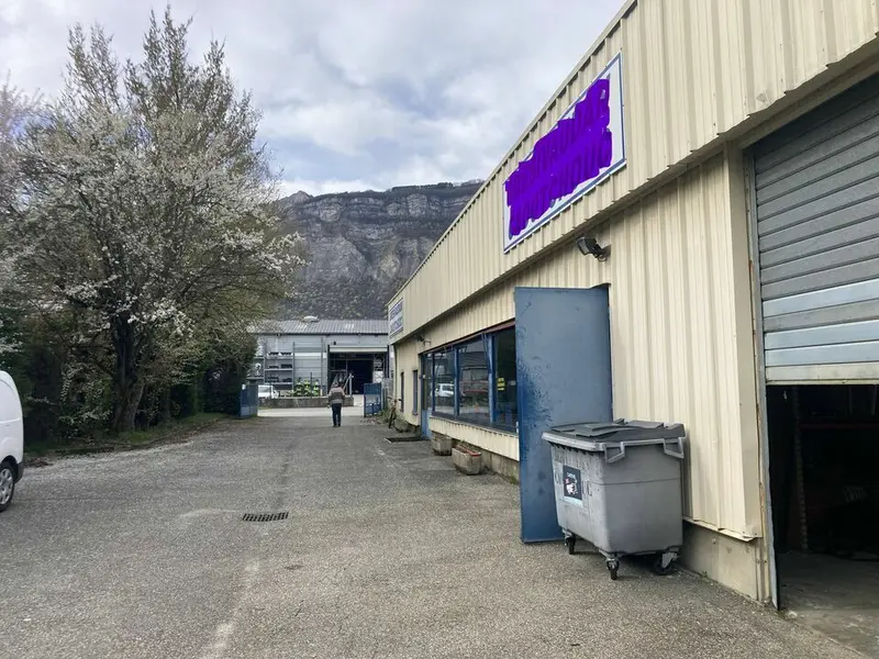 A vendre Locaux d'activité 420m² Crolles