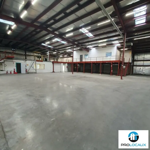 A vendre Locaux d'activité 2000m² Gières