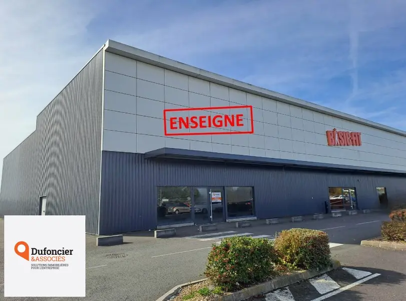 A louer Local commercial  766m² Neuville-de-Poitou