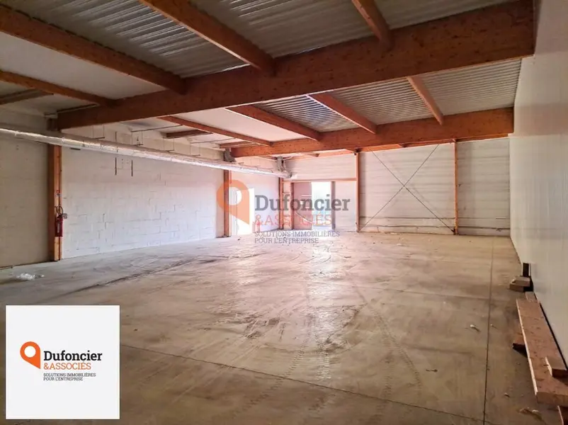 A louer Entrepôt 270m² Antran