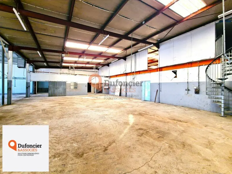 A vendre Locaux d'activité 762m² Migné-Auxances