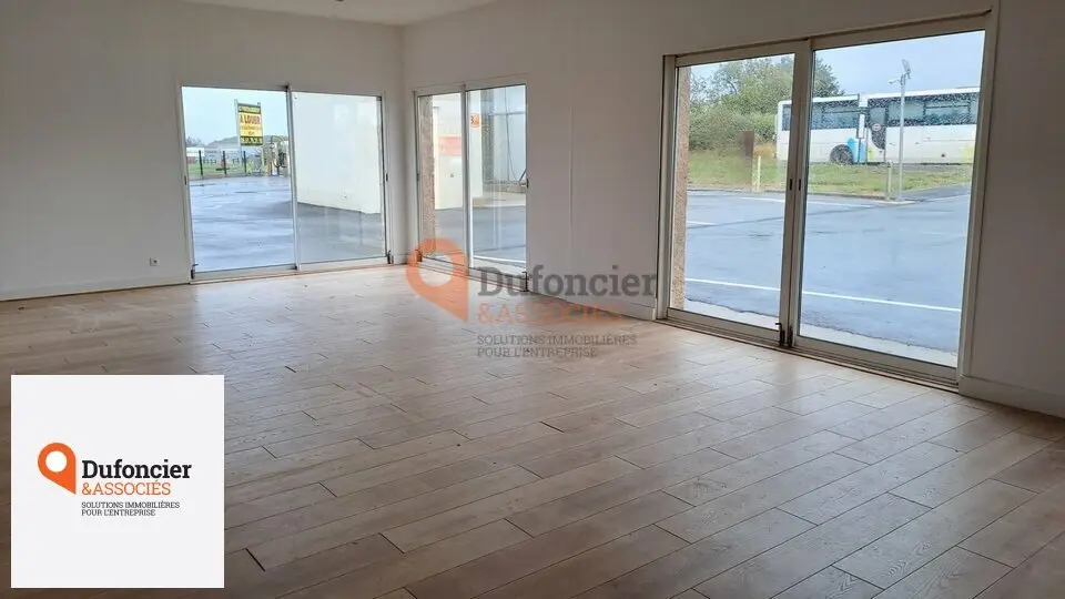 Local Commercial à louer - Jardres (86800) - 290 m² - 2 755 €/mois