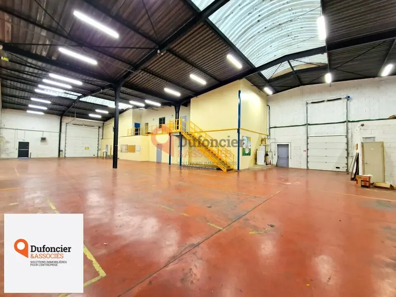 Entrepôt / Activité à louer - Poitiers (86000) - 1925 m² - 7 101 €/mois