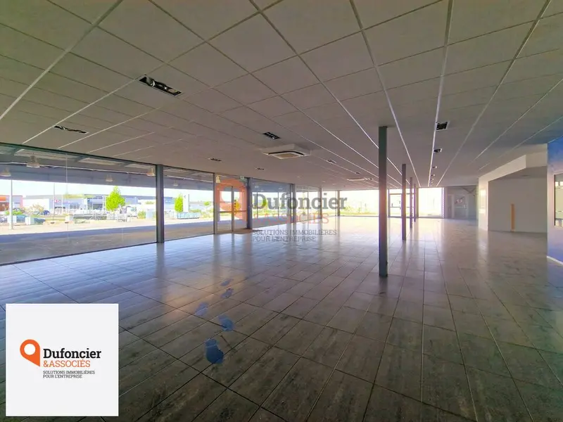 Local Commercial à louer - Migné-Auxances (86440) - 1058 m² - 5 080 €/mois