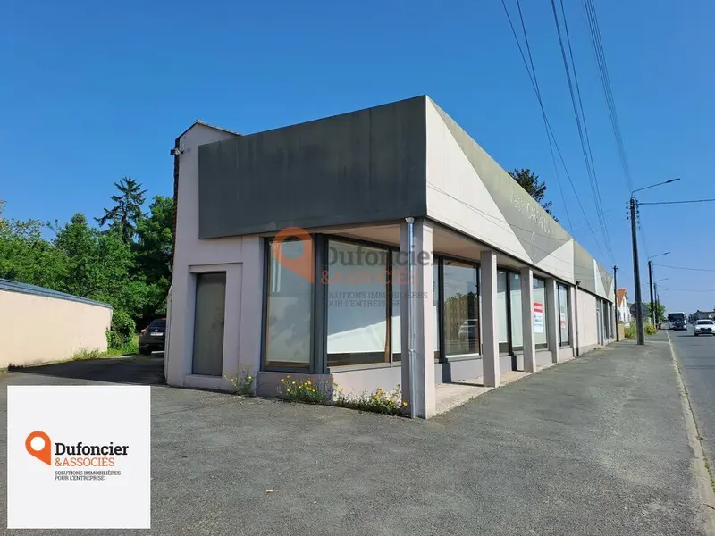 Local Commercial à louer - Chasseneuil-Du-Poitou (86360) - 440 m² - 3 000 €/mois