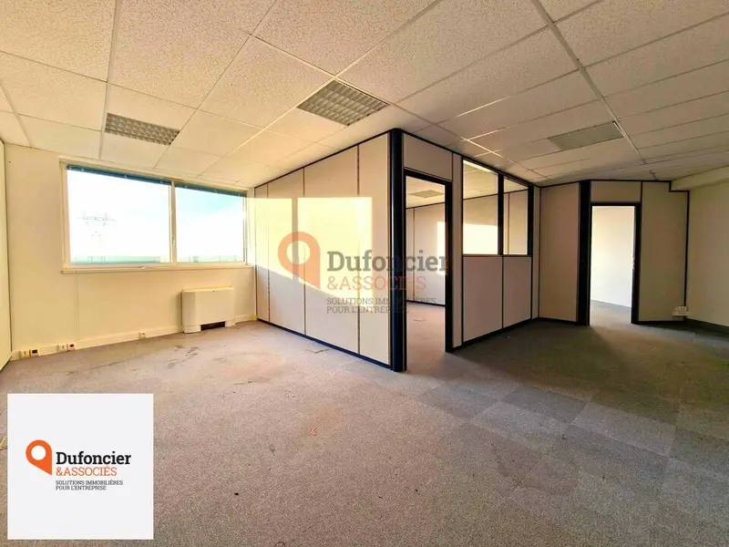 Bureau à vendre - Chasseneuil-Du-Poitou (86360) - 129 m²