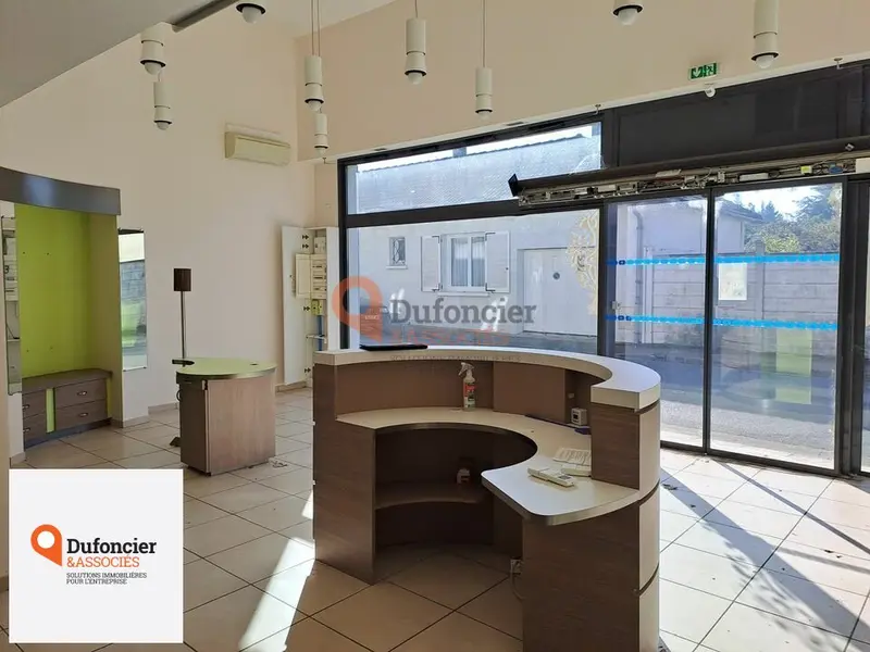 Local Commercial à vendre - Dangé-Saint-Romain (86220) - 110 m²
