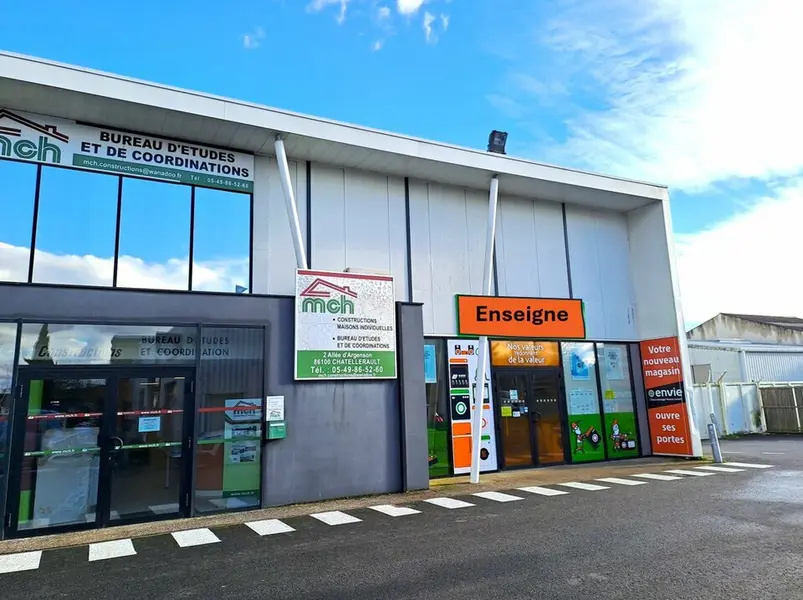 A VENDRE LOCAL COMMERCIAL 160M² ZONE ARGENSON CHATELLERAULT (86)