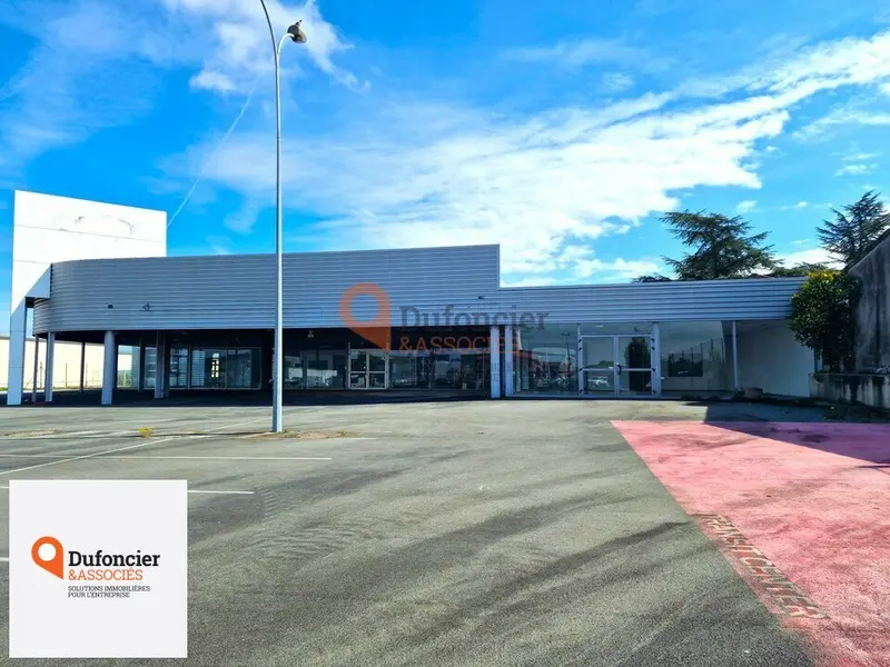 A vendre Locaux d'activité 1058m² Migné-Auxances