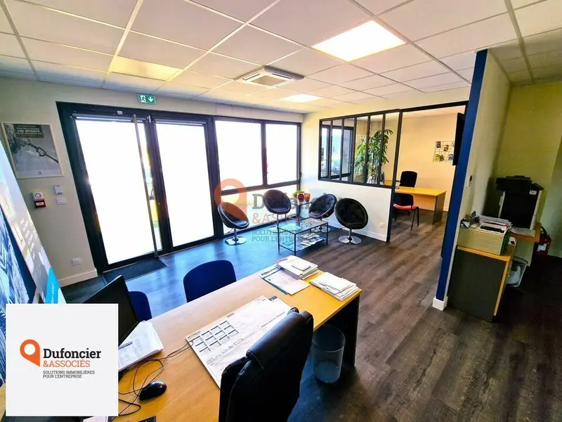 Local Commercial à louer - Biard (86580) - 124 m² - 2 500 €/mois