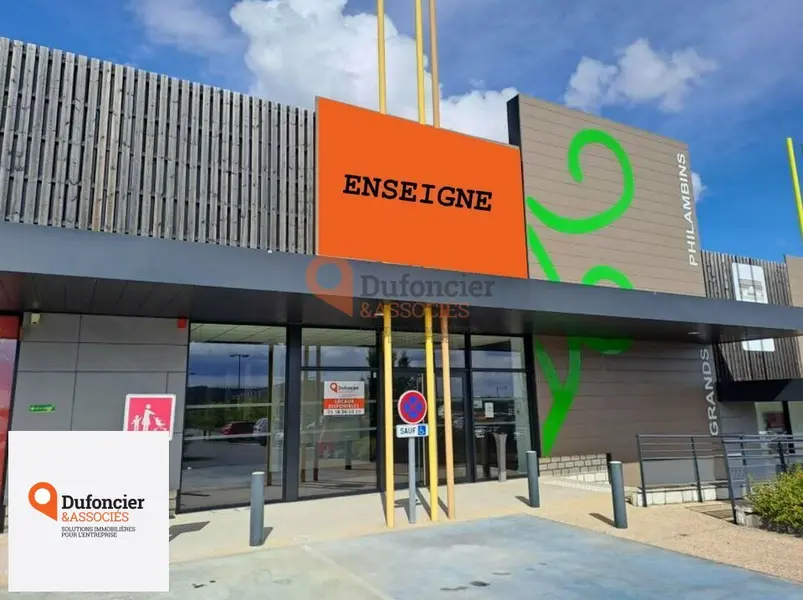 A louer Local commercial  350m² Chasseneuil-du-Poitou