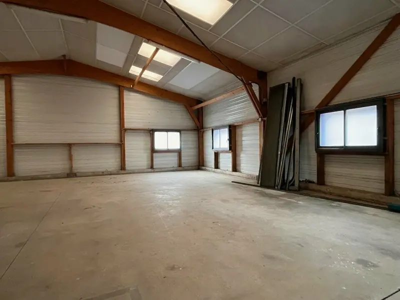 A LOUER - LOCAL D'ACTIVITE - ST NOLFF